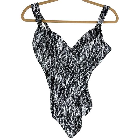 Miraclesuit NWOT Chevron Python Siren One Piece Swimsuit Size 10 Underwire Bra - Picture 3 of 9